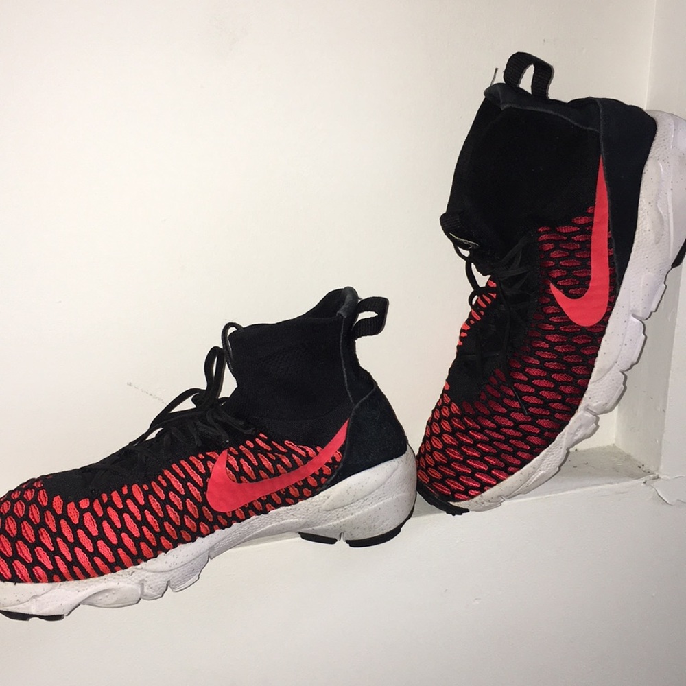 Nike - Size 10 Footscape Red with Black Accents